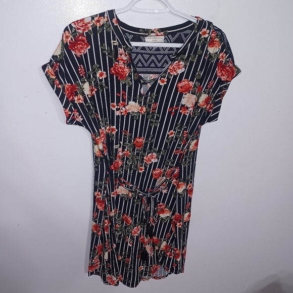 Black & White- Vertical Striped -w Roses- Short Sleeved Dress - W Sz Large - Picture 1 of 6